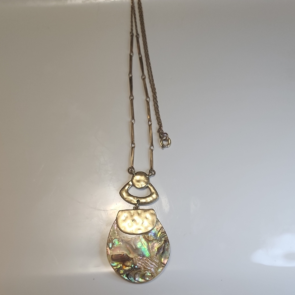 Elegant Abalone Pendant Necklace #132